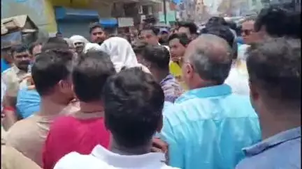 বারুইপুর: চম্পাহাটি এলাকায় হকার উচ্ছেদকে কেন্দ্র করে ব্যাপক উত্তেজনা