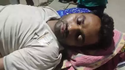 গোসাবা: বটতলী তে জমি বিবাদকে এক যুবক ও তাঁর দাদাকে বেধরক মারধরের অভিযোগ প্রতিবেশীদের বিরুদ্ধে,একজনকে কলকাতায় নিয়ে যাওয়া হলো