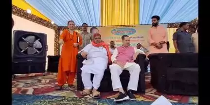 संभल: सिरसी रेलवे क्रॉसिंग पर आरएसएस सदस्य इंद्रेश कुमार ने सद्भावना मंच द्वारा आयोजित सूफी संत कार्यक्रम में लिया हिस्सा