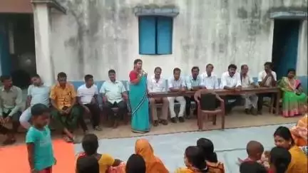 আউশগ্রাম ২: লক্ষ্য নির্মল গ্রাম পঞ্চায়েত গঠন করা, সেজন্য বাড়ির বাইরে মলমূত্র ত্যাগ না করার পরামর্শ দেওয়া হল এলাকাবাসীকে। এনিয়ে আ