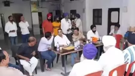 हिंगणा: वाडीच्या गुरुद्वारा येथील पार्किंग परिसराला आमदार समीर मेघे यांनी भेट देऊन पार्किंग समस्येबाबत घेण्यात आली आढावा बैठक