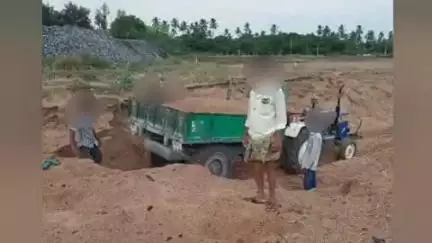 తాడిపత్రి: తాడిపత్రి మండలంలో అక్రమంగా ఇసుకను తరలిస్తున్న ఐదు ట్రాక్టర్లను సీజ్ చేసిన పోలీసులు, రూరల్ పోలీస్ స్టేషన్ కు తరలింపు