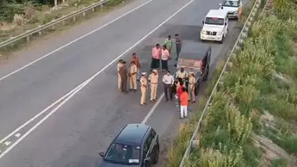 తాడిపత్రి: పెద్దవడుగూరు మండలంలోని జాతీయ రహదారుల్లో బ్లాక్ స్పాట్లను గుర్తించిన ఏఎస్పి రోహిత్ కుమార్ చౌదరి