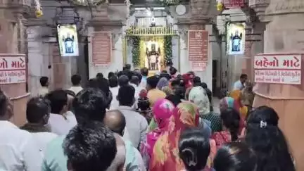 ભિલોડા: યાત્રાધામ શામળાજી ખાતે ગુરુ પૂર્ણિમા ને લઈ હજારો ભક્તો દર્શન માટે ઉમટ્યા.