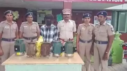 சிதம்பரம்: வசபுத்தூரில் இறால் குட்டையில் மின் மோட்டார் திருடிய இளைஞர் கைது, 5 மின் மோட்டார்கள் பறிமுதல்