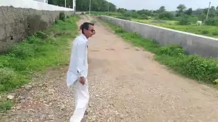 गलियाकोट: मंदिर परिसर और स्कूल के पास अवैध शराब बिक्री पर ग्रामीणों ने जताई आपत्ति, कार्रवाई न होने से बना दहशत का माहौल
