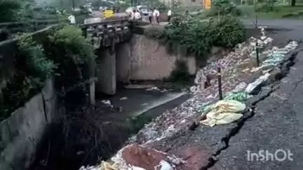 जैतपुर: भारी बारिश से संपर्क टूटा, पुल बहा, धनपुरी के बगैया से बंगवार मार्ग क्षतिग्रस्त