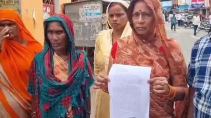 सोरांव: सोरांव तहसील में जमीन और मकान पर कब्जा करने का मामला, पीड़िता ने CM योगी आदित्यनाथ से न्याय की गुहार लगाई