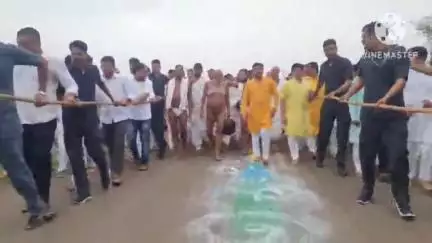 शाढ़ौरा: रातीखेड़ा गांव से अशोकनगर की ओर मुनि श्री सुधासागर जी महाराज का पद विहार