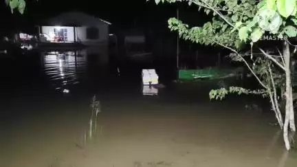 তিতাবৰ: ১ নং জোনাকী আৰু  মণ্ডল গাঁৱৰ দুই শতাধিক পৰিয়াল পানীৰ তলত । হঠাৎ অহা বাঢ়নী পানীত দিশশাৰা সকলো #jansamasya