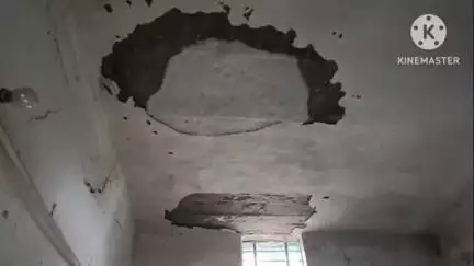 बालपुर के स्वामी आत्मानंद स्कूल की जर्जर भवन में बच्चे जान जोखिम में डालकर पढ़ने को मजबूर #jansamasya