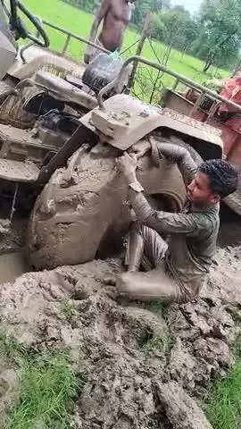 Santpura Gao ke "Samduwa khirak" ki rasta Lekin koi sunwai nhi prasasan bhi ignor kar rahi yaha lag bhag 150 logo Pariva
