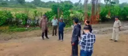 बाबई: माखन नगर: जिला पंचायत सीईओ ने संभावित बाढ़ क्षेत्र का किया दौरा, दिए निर्देश