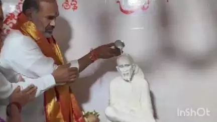వేములవాడ: గురు పౌర్ణమి సందర్భంగా సాయిబాబా ఆలయాల్లో అభిషేక పూజలు సేవలో  ప్రముఖులు