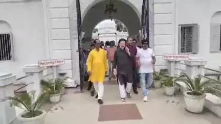 কোচবিহার ১: গুরু পূর্ণিমা উপলক্ষে কোচবিহার মদনমোহন মন্দিরে পুজো দিলেন বিজেপি বিধায়কসহ নেতৃত্বরা।