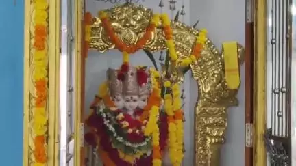 అదిలాబాద్ అర్బన్: గురు పౌర్ణమి పర్వదినాన్ని  పురస్కరించుకొని ఆదిలాబాద్ లోని శ్రీ దత్తాత్రేయ ఆలయాలకు పోటెత్తిన భక్తులు