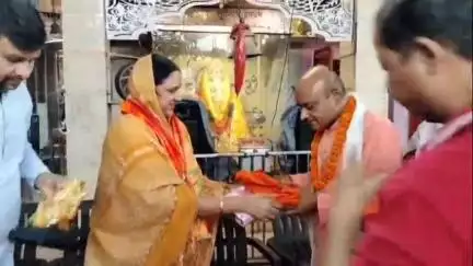 जगाधरी: हनुमान मंदिर में गुरु पूर्णिमा पर पहुंचीं नगर निगम मेयर, गुरुओं का लिया आशीर्वाद