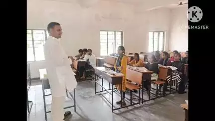 వర్ని: విద్యార్థుల హాజరు శాతాన్ని పెంచాలి: వర్నిలో ఇంటర్మీడియట్ బోర్డ్ ప్రత్యేక అధికారి దాసరి ఒడ్డెన్న