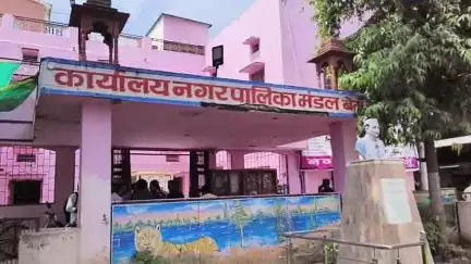 बेगुं: चित्तौड़गढ़ जिला कलेक्टर आलोक रंजन ने बेगू नगर पालिका के वरिष्ठ सहायक गोविंद मेहर को निलम्बित किया