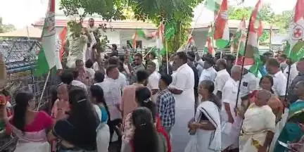 കുന്നത്തൂർ: ലാത്തി ചാർജിൽ പ്രതിഷേധിച്ച് ശാസ്താംകോട്ട പോലീസ് സ്റ്റേഷനിലേക്ക് യൂത്ത് കോൺഗ്രസ് മാർച്ച്