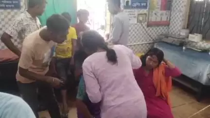 দিনহাটা ২: আমবাড়ি এলাকায় দাঁড়িয়ে থাকা টোটোকে ধাক্কা মেরে আরো বেশ কয়েকজন সাধারণ মানুষকে ধাক্কা মারলো ভুটভুটি
