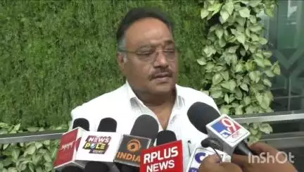 রাজারহাট: তৃণমূলের আগ্রাসন থেকে কেউ মুক্ত নয় : কলকাতা বিমানবন্দরে দাঁড়িয়ে বিস্ফোরক মন্তব্য শমিক ভট্টাচার্যের