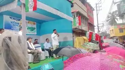 উনসানি মাঝেরপাড়া ৪৬ বাই ৫৬ নম্বর ওয়ার্ডে তৈবুর রহমান নেতৃত্বে তৃণমূল কংগ্রেসের পথসভা