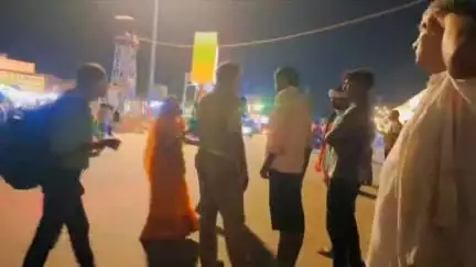 नया घाट चौराहे पर यातायात पुलिस कर्मी का पैसे लेते वीडियो हुआ वायरल