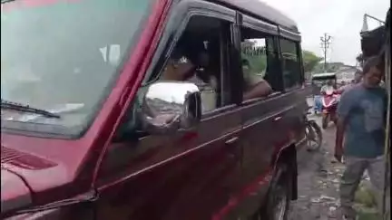 নবদ্বীপ: নবদ্বীপ রেলগেট গৌরাঙ্গ সেতু রোডে মাইকের দোকানে একাধিক তালা ভেঙে চুরি লক্ষাধিক টাকার জিনিসপত্র,তদন্তে থানার পুলিশ
