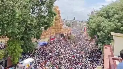 ಚಾಮರಾಜನಗರ: ನಗರದಲ್ಲಿ ವಿಜೃಂಭಣೆಯಿಂದ ಜರುಗಿದ ಶ್ರೀ ಚಾಮರಾಜೇಶ್ವರ ಬ್ರಹ್ಮ ರಥೋತ್ಸವ