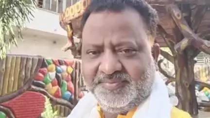 লালগোলা: দিয়ার ফতেপুরে আগুন দুর্ঘটনায় ক্ষতিগ্রস্তদের পাশে লালগোলার ব্যবসায়ী মোঃ সাইফুদ্দিন