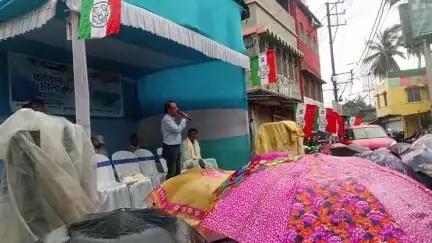 উনসানি মাঝের পাড়া ৪৬/৫৬ নম্বর ওয়ার্ড তবু তৈবুর রহমানের নেতৃত্বে তৃণমূল কংগ্রেসের পথসভা
