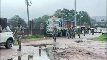 झरिया/जोरापोखर/सिंदरी: बनियाहिर: बच्चों की लड़ाई में दो समुदाय के लोग भिड़े, दोनों तरफ से चले ईंट-पत्थर