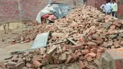 धनौरा: मंडी धनौरा के गांव कैसरा में तेज बारिश से गिरा गरीब का आशियाना, मकान में दबकर किसान घायल, उपचार के दौरान हुई मौत