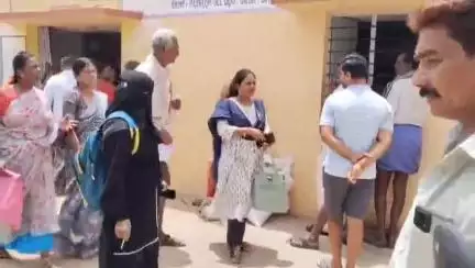 ಬಾಗೇಪಲ್ಲಿ: ಪಾತಪಾಳ್ಯದಲ್ಲಿ ಬಿತ್ತನೆ ಬೀಜ ವಿತರಣೆಯಲ್ಲಿ ತಾರತಮ್ಯ ಆರೋಪ,ಬಡವರಿಗೆ ಸಿಗುತ್ತಿಲ್ಕ ಎಂದು ಆಕ್ರೋಶ #localissue