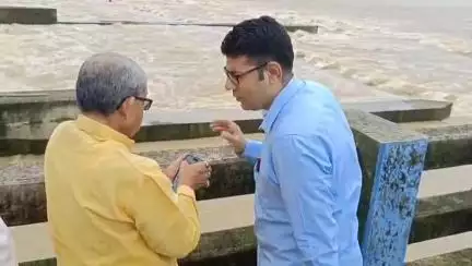 খড়গপুর ১: ফের কয়েক লক্ষ কিউসেক জল ছাড়লো বিভিন্ন জলাধার! বড় বন্যার আশঙ্কা! অ্যানিকেটে সেচমন্ত্রী
