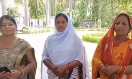 शोहरतगढ़: आशा व आगनवाड़ी कार्यकर्ताओं ने अपने कई मांगों को लेकर DM को दिया ज्ञापन, NH अजनबी ने मीडिया को दी जानकारी
