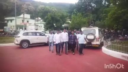 ନୟାଗଡ ସଦର: ବିଜୁ ଛାତ୍ର ଜନତାଦଳ ନୟାଗଡ଼ ଜିଲ୍ଲା ତରଫରୁ କାର୍ଯ୍ୟାନୁଷ୍ଠାନ ଦାବି କରିକାର୍ଯ୍ୟାଳୟ ରେ ଉପଜିଲ୍ଲାପାଳ ଙ୍କୁ ଦାବି ପତ୍ର ପ୍ରଦାନ