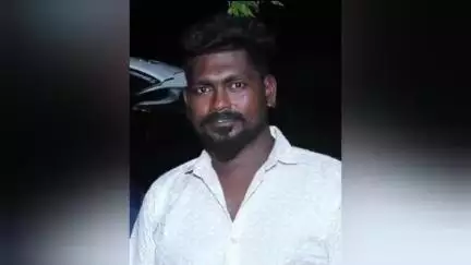 தூத்துக்குடி: கார் மீது பைக் மோதி மீனவர் பலி - சப் கலெக்டர் அலுவலகம் அருகே பரிதாபம்