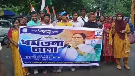 ইংরেজবাজার: একুশে জুলাইকে সামনে রেখে মালদা টাউন হল থেকে রাজ্য সরকারি কর্মচারীদের মিছিল