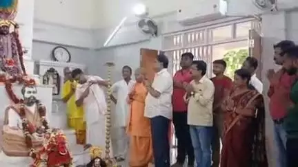 আলিপুরদুয়ার ১: আলিপুরদুয়ার আদ্যামা মন্দিরে পূজো দিলেন উত্তরবঙ্গ উন্নয়ন মন্ত্রী, বিধায়ক এবং পৌরসভার চেয়ারম্যান