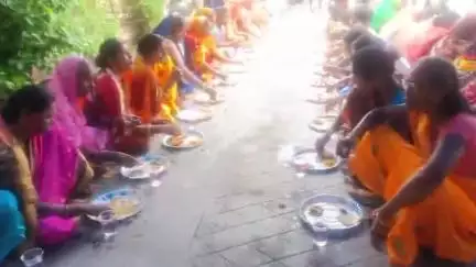 असरगंज: #असरगंज असरगंज नगर पंचायत के सान्याल साधन धाम में आज गुरु पूर्णिमा के शुभ अवसर पर भंडारा कार्यक्रम कराया जा रहा है।