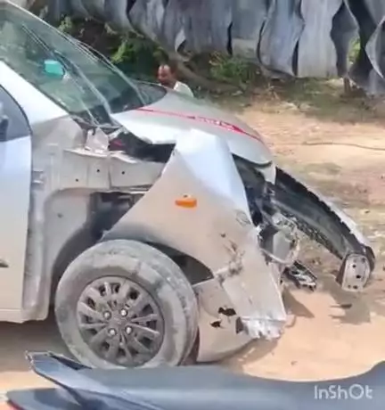 मेहदावल: सांथा पेट्रोल पंप के समीप ट्रक और चार पहिया वाहन में हुई भिड़ंत, दो लोग घायल
