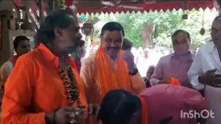 મોડાસા: ગુરુપૂર્ણિમા નિમિત્તે દેવરાજ ધામ ખાતે જિલ્લા ભારતીય જનતા પાર્ટીના પ્રમુખ સહિતના હોદ્દેદારો પહોંચ્યા