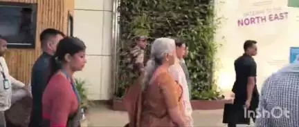 পলাশবাৰী: বৰঝাৰ বিমানবন্দৰত উপস্থিত বিত্তমন্ত্ৰী নিৰ্মলা সীতাৰমন, মুখ্যমন্ত্ৰীয়ে জনালে উষ্ম আদৰণি, মেঘালয়লৈ ৰাওনা বিত্তমন্ত্ৰীৰ
