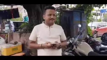 ব্যারাকপুর ১: রেট চার্ট ছাপিয়ে ভিনদেশী নাগরিকদের নাগরিকত্ব দেওয়ার অভিযোগ নোয়াপাড়ার তৃণমূল ছাত্র পরিষদ নেতার বিরুদ্ধে করলেন প্রাক্ত