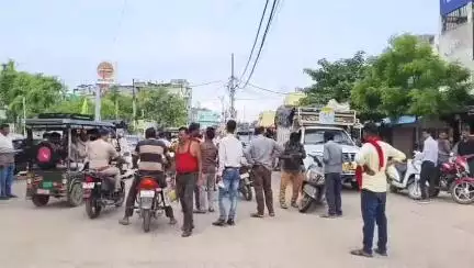 महोबा: शंकर होटल के सामने बाइक और स्कूटी की भिड़ंत में दो लोग घायल, जिला अस्पताल में कराया गया भर्ती
