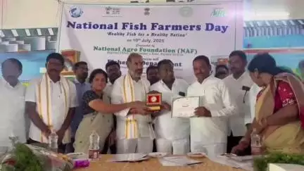 సిరిసిల్ల: జాతీయ మత్య రైతుల దినోత్సవం సందర్భంగా చంద్రంపేట రైతువేదికలో నిర్వహించిన కార్యక్రమానికి హాజరైన ప్రభుత్వ విప్