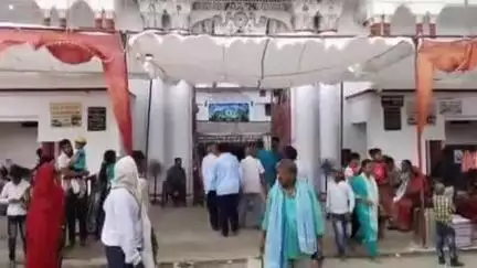 चंदौली: चंदौली के नए सरकार की कुटिया पर गुरु पूर्णिमा के अवसर पर श्रद्धालुओं की भारी भीड़, मेले का आयोजन भी किया गया