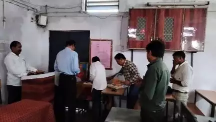 शासकीय स्नातक महाविद्यालय शहपुरा में घूमधाम से गुरु पूर्णिमा महोत्सव सम्पन
अतिथि - श्री आर एस गुरुदेव,श्री डी के व्यौहार